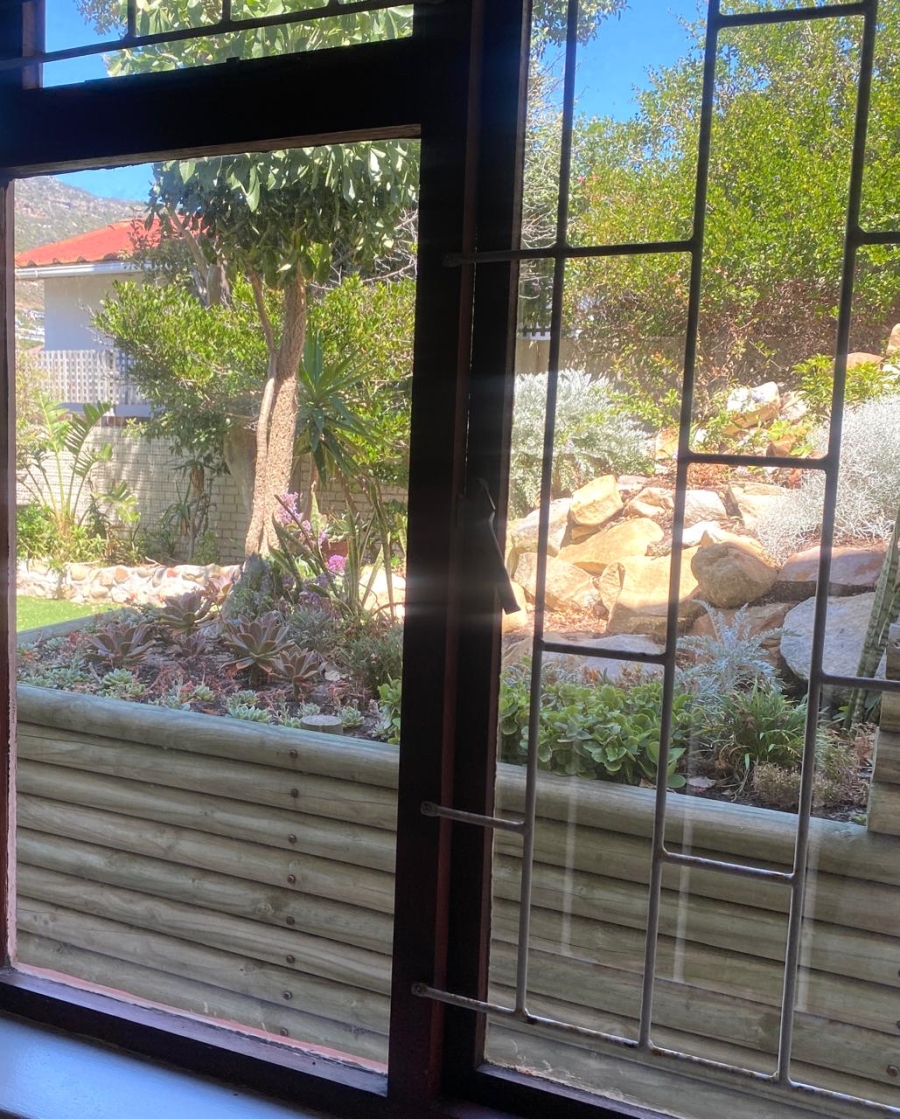 To Let 1 Bedroom Property for Rent in Fish Hoek Western Cape